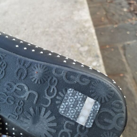 UGG   - Picture 8 of 16